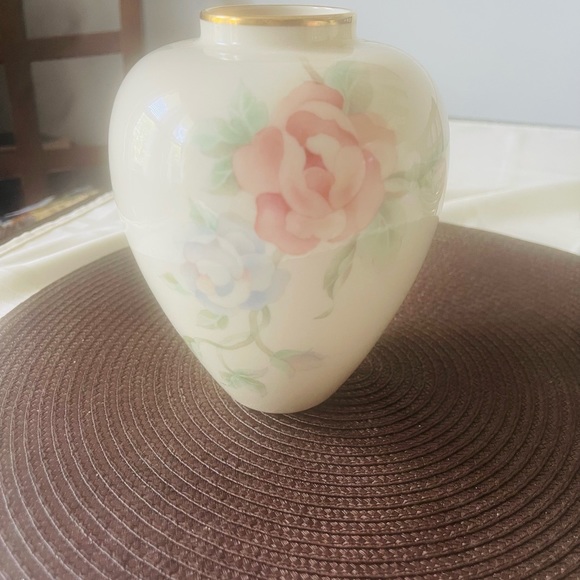 Lenox  Chatsworth Medium vase with rose design Mothers Day - Picture 3 of 4